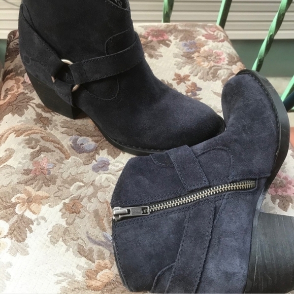 Born Navy Blue Heeled Ankle Boots Booties Women's 8 M Zip Up Side Almond Toe EUC - Picture 7 of 13